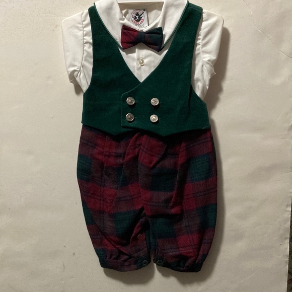 Boys 12 mos Red&Green 3-Piece HOLIDAY OUTFIT; LS Shirt+Vest/Knickers+Bowtie NWOT - Picture 1 of 8